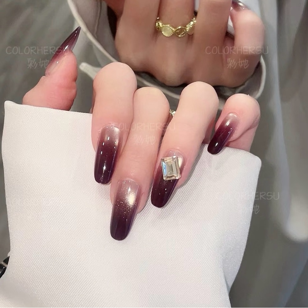 Hand Crafted Press-On Nail Art Set In Size Small